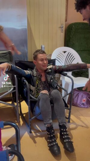Heidi N Closet Instagram - Do you ever feel like giving up…. This chair did