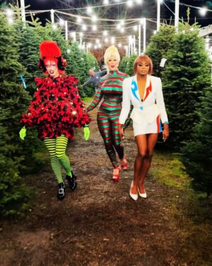 Heidi N Closet Instagram - Merry Christmas from The Three Stooges 

Thank you @chris_mcmxci for the Christmas shoot

#treeshopping #welovetrees #tour #xmas #sissythatlot #modelsmodelling #chrissymissys