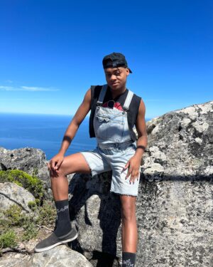 Heidi N Closet Instagram - Such a beautiful view and the ocean and mountain looked cute too 😝😝😝