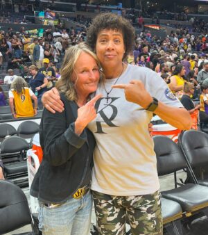 Helen Hunt Instagram - Swoon!!! Meet your heroes anytime you can. What a thrill!!

@cmill31 
@equalityinwomenssports 
@breakingbarrierz_bbz 
@la_sparks