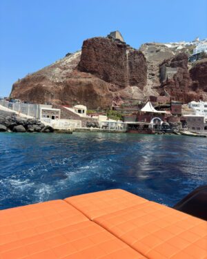 Hélène Boudreau Instagram - Yatch day in santorini 🛟⚓️