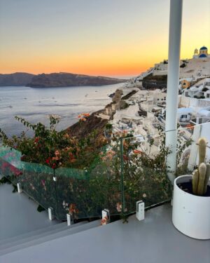Hélène Boudreau Instagram - Santorini dream 🇬🇷💙