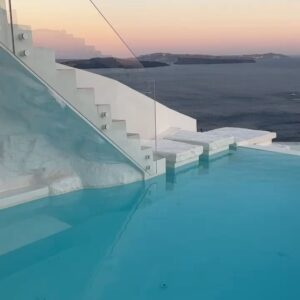 Hélène Boudreau Instagram - Santorini dream 🇬🇷💙