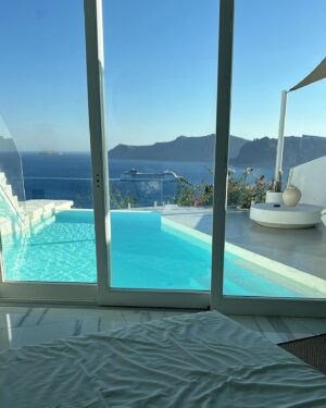 Hélène Boudreau Instagram - Santorini dream 🇬🇷💙