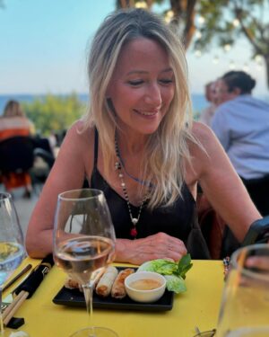 Hélène de Fougerolles Instagram - @isalouregen @le.tigrr 
Dîner parfait!😉☀️🙏🏻