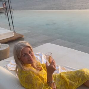 Helle Thorning-Schmidt Instagram - If there’s a yellow sofa and a yellow sun, go and find a yellow dress and a yellow drink 🌟🌟☀️I think I am falling in love with this place💛💛 put the sound on to hear the sunset drumming 🌅