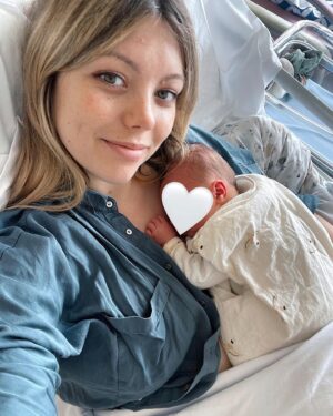 Héloïse Martin Instagram - Charlie 🫶🏼 20.06.2024

Amour intense 
Bonheur infini 

#baby #welcomebabyboy #mumoftwo