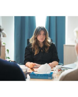 Héloïse Martin Instagram - LE ROI DU SILENCE
L’affiche de ma première réalisation 

Produit par @bluefacefilms @anais_aidoud 
Produit par @nolitacinema @yosch89 

Photos et affiche de @sarahmangeret 
Casting incroyable 
@alyssonparadis @alexismichalik @oulayaamamra @alizee.caugnies @sophiemarielarrouy @cadol.francoise @audreylootenofficiel 

Merci à toute l’équipe de ce film, j’ai eu beaucoup de chance de vous avoir près de moi 🫶🏼

@azilys_t @caro_stefanucci @izzybelage @martha_ln @laurabernardmua @natscriptgirl @vanillemusic et tous les autres 🤍
#film #cinema #courtmetrage #realisatrice #leroidusilence