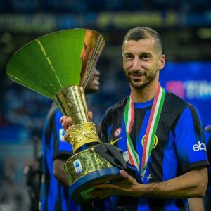 Henrikh Mkhitaryan Instagram - A new star, a new glorious page in the history of @inter 🌟🏆🖤💙 #inter #forzainter #champions #italy @seriea #scudetto #football