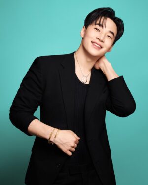 Henry Lau Instagram - Locking in forever moments with @tiffanyandco 

#TiffanyLock #TiffanyIcons #TiffanyAndCo