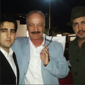 Hesam Navabsafavi Instagram - سلام: درگذشت بازیگر پیشکسوت سعید راد را به سینمای ایران و مردم ایران تسلیت میگویم .در تمامی جشنهای حافظ که مرحوم علی معلم ترتیب میداد من در کنار ایشان بودم او همیشه جای من را در کنار خود نگه میداشت .او رفت ولی خاطره از جشنهای حافظ ،ویلایش در شمال ،از دویدنهای صبحگاهی ازخاطراتش و…. ساعتها صحبت کردن همه و همه تبدیل شد به خاطره…وقتی به دنیا مینگری جز خاطرات خوب چیزی برایت نمی ماند .روزیکه علی معلم فوت شد سعید رادآمد و گریه میکرد  و جمله ای گفت که سینما یتیم شد. و دوستان یک به یک از میان ما رفتند. امیدوارم باز هم سعید راد صندلی کنار خودش را برای من نگه دارد.خداحافظ عمو سعید.مردی که هیچکس شبیهش نبود.#سعید_راد#مرحوم_علی_معلم#مرحوم_عارف_لرستانی#مرحوم_رضا_داوودنژاد#حسام_نواب_صفوى