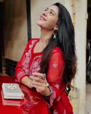 Hiba Nawab Instagram - Bas yun hi ♥️