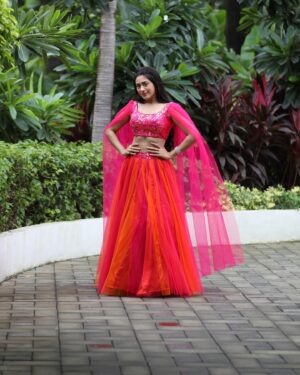 Hiba Nawab Instagram - 🧡🩷