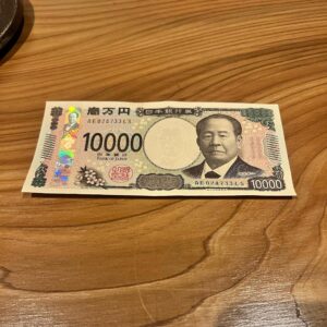 Hiccorohee Instagram - 先日、向井さんが渋沢を持ってた。
新札って興奮するよなあ