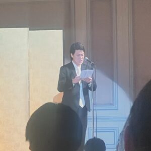 Hiccorohee Instagram - 幸せお裾分けしてもろた式
泣いて笑ってめっちゃええ式やった

1.せいやと顔出しOKなおじいちゃん
2.クマモリペア
3.イナヒコペア
4.わしによる代表スピーチ
5.釣りバカせいや
6.小林さんがずっとジャンケン勝ち続けていた
7.粗品スピーチ
8.よく泣いてよく笑うモリシ
9.ずっとおもろかったナダル
10.一生お幸せに！！