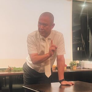 Hiccorohee Instagram - 幸せお裾分けしてもろた式
泣いて笑ってめっちゃええ式やった

1.せいやと顔出しOKなおじいちゃん
2.クマモリペア
3.イナヒコペア
4.わしによる代表スピーチ
5.釣りバカせいや
6.小林さんがずっとジャンケン勝ち続けていた
7.粗品スピーチ
8.よく泣いてよく笑うモリシ
9.ずっとおもろかったナダル
10.一生お幸せに！！
