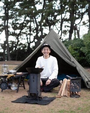 Hideaki Murata Instagram - 中華料理本を出版させてもらう事になりました❗️
山で作れる中華、山中華の本
町中華みたいに言うてるけども！

四川料理の親父に伝授してもらったレシピなどを含め全50品のガチ中華料理レシピ本❗️
山でも作れるけど勿論家でも本格中華が作れるんやから❗️

Amazonから予約できます！
プロフィール欄にURL貼っておきますね。

#中華料理
#キャンプ飯
#レシピ本
#町中華
#山中華