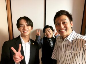 Hideaki Murata Instagram - 今日初めて会って、同じ楽屋で1日過ごしてお弁当3食一緒に食べたら、一回遠足行ったぐらい友達になったよ🥹

#加藤諒
#中島颯太