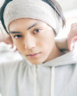 Hideyoshi Kan Instagram - 【お知らせ】

僕簡秀吉の…

1st写真集が発売されます! 
写真集の発売をいつも応援してくださる皆さんに発表できてすごく嬉しいですし、支えてくださるスタッフの皆様にも感謝の気持ちでいっぱいです。

東京都内と伊豆大島という、日常と自然の対照的な場所で撮影をしてきました🌳
こんなに素敵な写真集を作っていただけるなんて 1 年前では考えられなかったので、本当に感慨深い思いです。
二十歳になり、もっともっと大人になっていく僕が満載です。
今の僕の全てを見てください!

発売日は8月31日（水）に決定！！！

写真集の発売を記念して、下記日程で発売記念イベントの開催が決定しました！🙌
詳細は追々僕のSNSから発信していきますので
チェックしてね🫰🏻

本当に嬉しいです！
皆さんに直接お会いできるのを楽しみにしています。

2023 年 9 月 2 日(土)
大阪 HMV&BOOKS SHINSAIBASHI 
2023年 9 月 3 日(日)
東京 HMV&BOOKS SHIBUYA
詳細は各書店 HPでご覧ください！