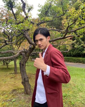 Hideyoshi Kan Instagram - #15🦊 
Thank you
.
思わぬ形で復活を遂げた英寿…
これも計算通りって訳だ。
.
『この世界は俺に任せとけ』
.
来週の16話もお楽しみに！
.
#仮面ライダーギーツ