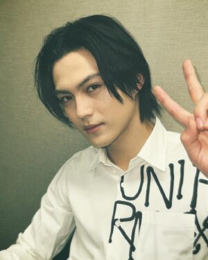 Hideyoshi Kan Instagram - 仮面ライダーギーツ『ジャマトアウェイキング』
初日舞台挨拶有り難う御座いました🦊

この作品が皆様に無事届きほっとしています。
仮面ライダーギーツ集大成を是非見届けて頂きたいです。

また皆様そして仮面ライダーギーツの皆んなで揃えますように。
ありがとうございました。

#仮面ライダーギーツ 
#簡秀吉