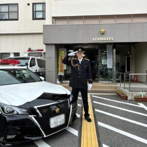 Hideyoshi Kan Instagram - 京都府西京警察署にて
『一日警察署長』を務めさせて頂きました👮

近年自転車の盗難など泥棒さんが増えてきたから
皆さん気をつけて安全に日々の生活過ごして下さいね。

本当に貴重な体験をさせて頂きました
雨の中お越し下さった皆さん有り難う御座いました！
風邪引かないようにね！