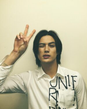 Hideyoshi Kan Instagram - 仮面ライダーギーツ『ジャマトアウェイキング』
初日舞台挨拶有り難う御座いました🦊

この作品が皆様に無事届きほっとしています。
仮面ライダーギーツ集大成を是非見届けて頂きたいです。

また皆様そして仮面ライダーギーツの皆んなで揃えますように。
ありがとうございました。

#仮面ライダーギーツ 
#簡秀吉