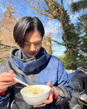 Hideyoshi Kan Instagram - #23🦊
Thank you
.
『ここからが本当のハイライトだ』
来週の24話もお楽しみに！
.
お昼休憩にうどんを食べている秀吉どうぞ😋
.
#仮面ライダーギーツ