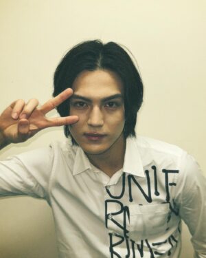 Hideyoshi Kan Instagram - 仮面ライダーギーツ『ジャマトアウェイキング』
初日舞台挨拶有り難う御座いました🦊

この作品が皆様に無事届きほっとしています。
仮面ライダーギーツ集大成を是非見届けて頂きたいです。

また皆様そして仮面ライダーギーツの皆んなで揃えますように。
ありがとうございました。

#仮面ライダーギーツ 
#簡秀吉