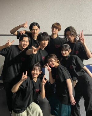 Hideyoshi Kan Instagram - 2/9『超英雄祭2023』
ありがとうございました🦊

ご来場下さった方々、視聴して下さった皆さん有り難う御座いました
本当に幸せな時間でした。
ステージからの景色はとても素晴らしかったですし感無量でした。
今も余韻に浸りまくっています笑

そして倖田來未さんからCDを頂いて本当に嬉しいですし生歌も聴けて最高でした🥹
仮面ライダーギーツもまだまだ放送中なので引き続き宜しくお願いします🦊

本当に有り難う御座いました、一生の思い出です。。

#仮面ライダーギーツ 
#超英雄祭2023