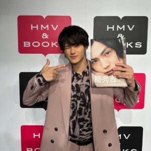 Hideyoshi Kan Instagram - 簡秀吉1st写真集『IKKAN』
発売記念イベント📚
in.HMV&BOOKS SHINSAIBASHI

お越し下さった皆さん有り難う御座いました！

本当に楽しいイベントでした

良い思い出になったよ〜🥹

明日の東京も楽しみましょう！

#IKKAN
#1st写真集