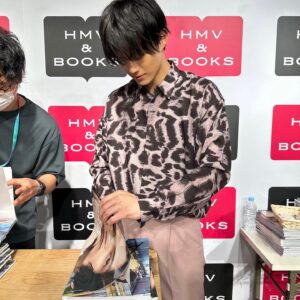 Hideyoshi Kan Instagram - 簡秀吉1st写真集『IKKAN』
発売記念イベント📚
in.HMV&BOOKS SHINSAIBASHI

お越し下さった皆さん有り難う御座いました！

本当に楽しいイベントでした

良い思い出になったよ〜🥹

明日の東京も楽しみましょう！

#IKKAN
#1st写真集