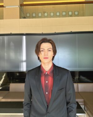 Hideyoshi Kan Instagram - 新年明けまして大ヒット御礼舞台挨拶
有り難う御座いました！

皆んなと久しぶりに会えてほっとしました。

そして皆さんからも沢山のエネルギーを貰いました。

今日も素敵な衣装を見に纏わせて頂き有り難う御座いました！
