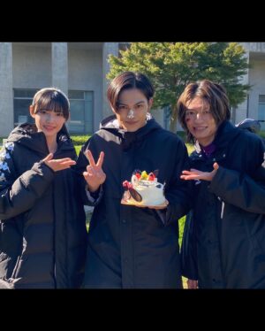 Hideyoshi Kan Instagram - 本日10月23日に20歳の誕生日を迎える事が出来ました！

沢山の方にお祝いの言葉を頂きそして現場でサプライズをして頂き本当に周りの人に恵まれているんだなと思うばかりです😢

20歳はもっともっと成長できるよう日々精進して参ります！

これからもどうぞ応援の程宜しくお願い致します！！