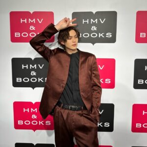 Hideyoshi Kan Instagram - 簡秀吉カレンダー2024記念イベントDAY2
inHMV&SHINSAIBASHI

お越し下さった皆さん有り難う御座いました📅

2日間ありがとう。。

沢山のエネルギーをチャージできました、、😢

今年もあと少し頑張ろうね！

#簡秀吉
#簡秀吉カレンダー2024