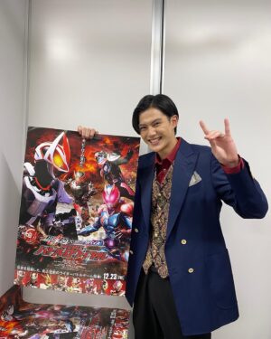 Hideyoshi Kan Instagram - 「仮面ライダーギーツ×リバイスMOVIEバトルロワイヤル」公開記念舞台挨拶有り難う御座いました🦊😈

感動そして活力の貰える作品になっていますので是非劇場に足を運んで頂けると嬉しいです。

3枚目は大好きなひゅうちゃんと🫰🏻

#ギーツリバイスmovieバトロワ 
#仮面ライダーギーツ 
#簡秀吉