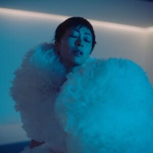 Hikaru Utada Instagram - 新曲「Gold　～また逢う日まで～」の配信始まりました！

My newest single “Gold -Mata Au Hi Made-“ is out now🐣