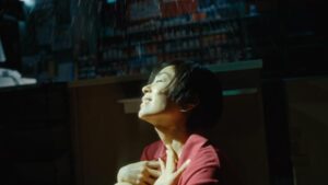 Hikaru Utada Instagram - 「Gold 〜また逢う日まで〜」のMV出来上がりました〜！監督は山田智和さん @tomoymd 
新宿の夜道を彷徨ったり、クレーンから中々の高さまで吊し上げられたり、コンビニで働いたり、いろいろアドベンチャーで真夏の夜の夢のような撮影だった😳 YouTubeでチェックしてみて🤗

The video for “Gold -Mata Au Hi Made-“ is up on Youtube🥳 Dancing in the late night streets of Shinjuku, performing high up in the air hung by a crane, acting in the role of a Convenience store clerk… it was all like a mid-summer night’s dream🕺🏻🧚‍♀️🧹✨