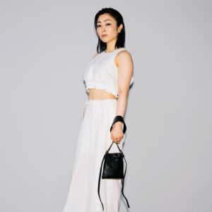 Hikaru Utada Instagram - @sacaiofficial の皆さん、千登勢さん、今回のパリのショーでまた大変お世話になりました！直前になって友達もご一緒させていただけてみんなで最高な経験できました😚ありがとうございました！