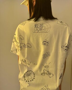 Hikaru Utada Instagram - ツアーTとか着てみた👽

Tried on my tour merch🪐

https://store.hikaruutada-tour-official.com/