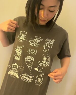 Hikaru Utada Instagram - ツアーTとか着てみた👽

Tried on my tour merch🪐

https://store.hikaruutada-tour-official.com/