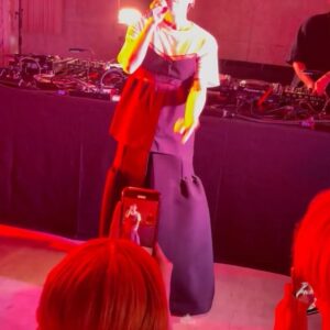 Hikaru Utada Instagram - 動画ももらえた！
They gave me some videos!

So much love and huge thanks to @floatingpoints

#SomewhereNearMarseilles
#CartierTrinityforChitoseAbeofsacai