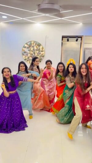 Himaja Instagram - 🥁 Aamaathram lekapothey elaa 😜 
@_anshureddy @sreepriya__126 @priyankamjain___0207 @kambhammettu_sreevani @naveenayataofficial @anjaliattota #varalakshmivratham #mass #festival