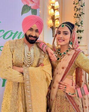 Himanshi Parashar Instagram - Last #sahanday post from #sahan and #guran 
Thanks for your love and support for our jodi and our show.❤️
We love you and will miss posting for you (our fans) as much as you are going to miss us.🤗🤗