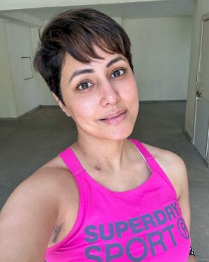 Hina Khan Instagram - What do you see in this Picture? The Scars on my body or the Hope in my Eyes? 
The scars are mine , I embrace them with love because they’re the first  sign of the Progress I deserve.
The Hope in my Eyes is the reflection of my Soul, I can almost see the light at the end of the tunnel. I am manifesting my healing. And I am praying for yours too. 

#SacrredNotScared #DaddysStrongGirl