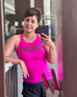 Hina Khan Instagram - What do you see in this Picture? The Scars on my body or the Hope in my Eyes? 
The scars are mine , I embrace them with love because they’re the first  sign of the Progress I deserve.
The Hope in my Eyes is the reflection of my Soul, I can almost see the light at the end of the tunnel. I am manifesting my healing. And I am praying for yours too. 

#SacrredNotScared #DaddysStrongGirl