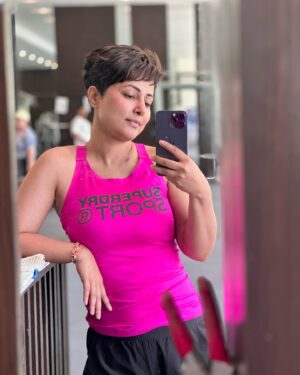Hina Khan Instagram - What do you see in this Picture? The Scars on my body or the Hope in my Eyes? 
The scars are mine , I embrace them with love because they’re the first  sign of the Progress I deserve.
The Hope in my Eyes is the reflection of my Soul, I can almost see the light at the end of the tunnel. I am manifesting my healing. And I am praying for yours too. 

#SacrredNotScared #DaddysStrongGirl