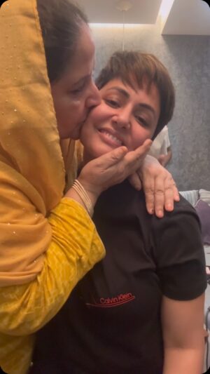 Hina Khan Instagram - You can hear my mother’s wailing voice in Kashmiri
(blessing me) in the background as she prepared herself to witness something she never dared to imagine. Not all of us have the same tools at our disposal to manage heartbreaking emotions.

To all the beautiful people out there, especially women who are fighting the same battle, I know it’s hard, I know for most of us, our hair is the crown we never take off. But what if you’re facing a battle so tough that you have to lose your hair—your pride, your crown? If you want to win you’ve got to take some tough decisions.

And I choose to win.

I have decided to give myself every chance possible to win this battle. I choose to let go of my beautiful hair before it starts falling off. I didn’t want to endure this mental breakdown for weeks. So, I choose to let go of my crown because I’ve realized my real crown is my COURAGE, my STRENGTH , and the love I have for myself. 
Aur haan.. I have decided to use my own hair to make a nice Wig for this phase. 🙂

Hair will grow back, eyebrows will return, scars will fade, but the spirit must remains whole.

I am recording my story, my journey, to ensure that my efforts to embrace myself reach everyone out there. If my story can make even one day of this heartwarming yet excruciating experience better for someone, it’s worth it. 🙏🏻

Also this day couldn’t have gone as I hoped without the presence of the people who have taken a vow to support me thru thick and thin.. MY PEOPLE @rockyj1 MOM @heenaladjoshi @manaanmeer @sachinmakeupartist1 

And a big thank you to @dwyessh_hairwizard for coming all the way from Santacruz after his hectic day at his salon to make this as comfortable as possible.. loved the haircut Dwyessh Thank you and love you 🥰 

May God ease our pain and give us strength to be victorious🙏🏻 Plz Pray Pray Pray for me 🤲🙏🏻

#ScarredNotScared #TheGirlWhoNeverGivesUp #AWindowToMyJourney #DaddysStrongGirl #OneDayAtATime