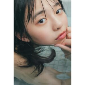 Hina Kikuchi Instagram - 📸‪ 𓈒𓏸 続moment もうみなさん見て下さりましたか？
高校最後に撮影させて頂きました👩🏻‍🎓✨️
今見返すと表情とか幼いなぁって感じます！笑