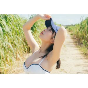 Hina Kikuchi Instagram - 📸‪ 𓈒𓏸 続moment もうみなさん見て下さりましたか？
高校最後に撮影させて頂きました👩🏻‍🎓✨️
今見返すと表情とか幼いなぁって感じます！笑